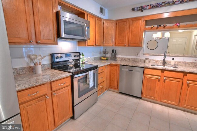 Building Photo - 2220 Springwood Dr