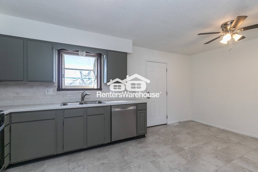 Building Photo - 203 Village Ln