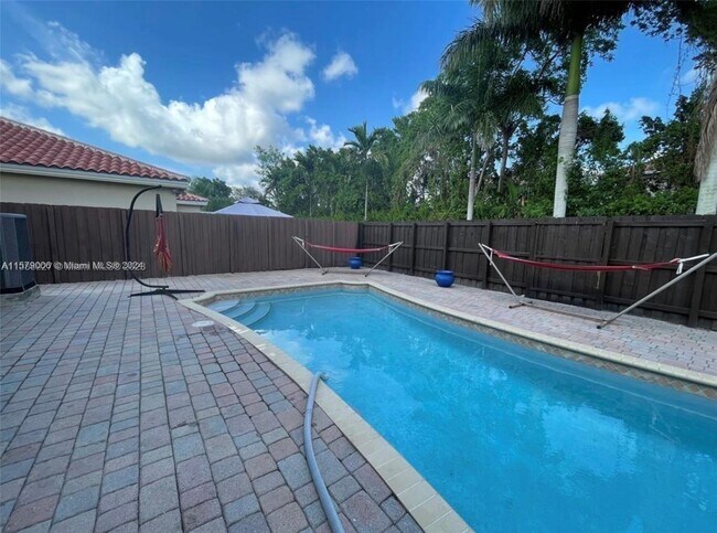 Building Photo - 1975 NE 36th Ave