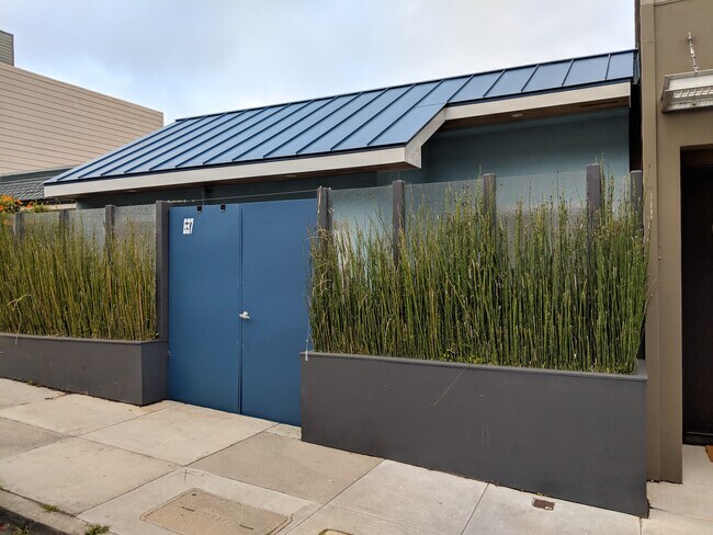 Building Photo - 637 Peralta Ave