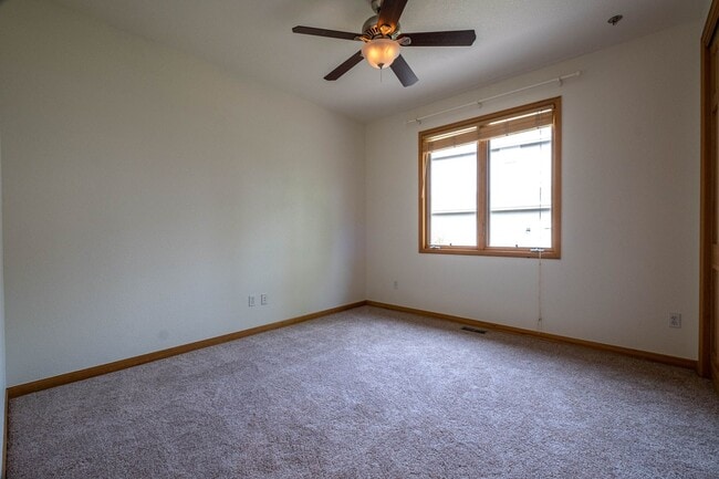 Building Photo - 4 Bed 3 Bath Home in Highlands Meadows - Windsor!