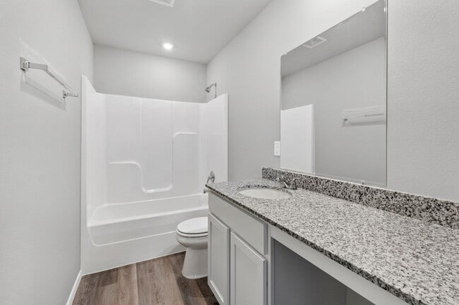 Building Photo - Spacious Home in Fayetteville!