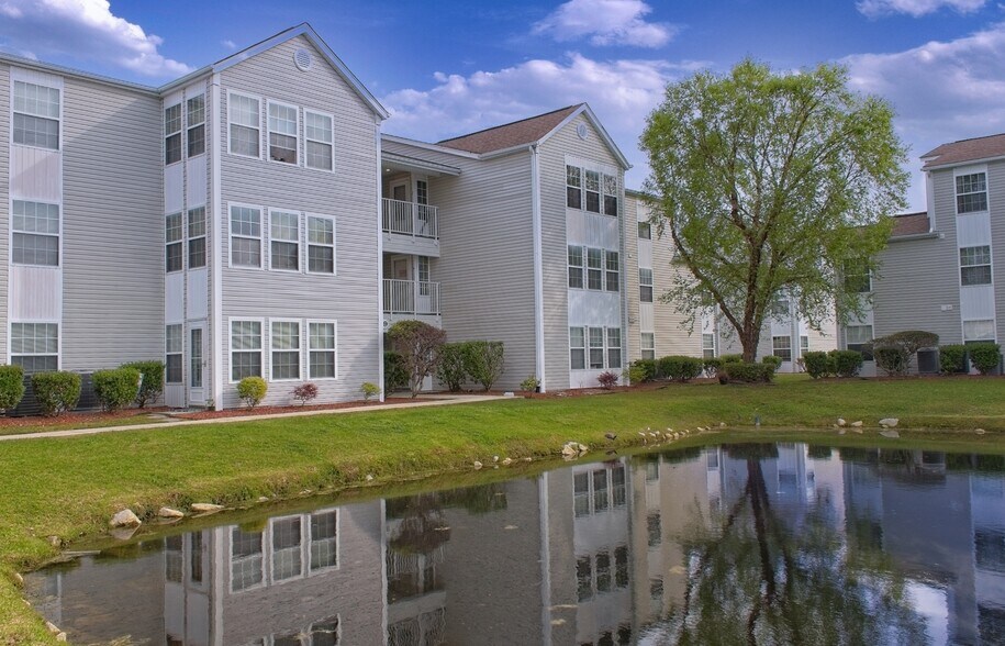 Building Photo - 2269 Essex Dr