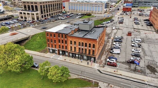 Building Photo - 136 Seneca St