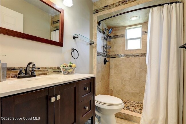 Building Photo - 562 Rolling Hill Dr