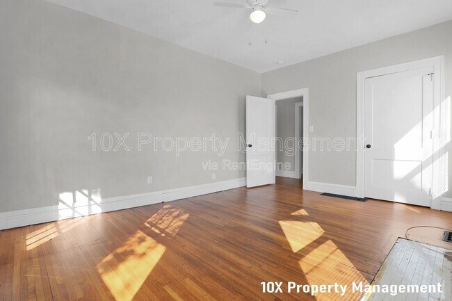 Building Photo - 382 Carpenter St