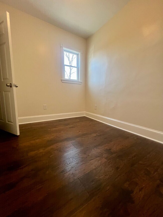 Building Photo - Stunning 3-Bedroom Townhome by LaSalle! Available NOW!