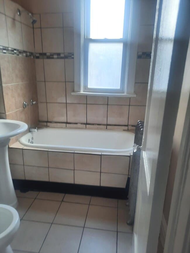 Building Photo - 6221 S Laflin St