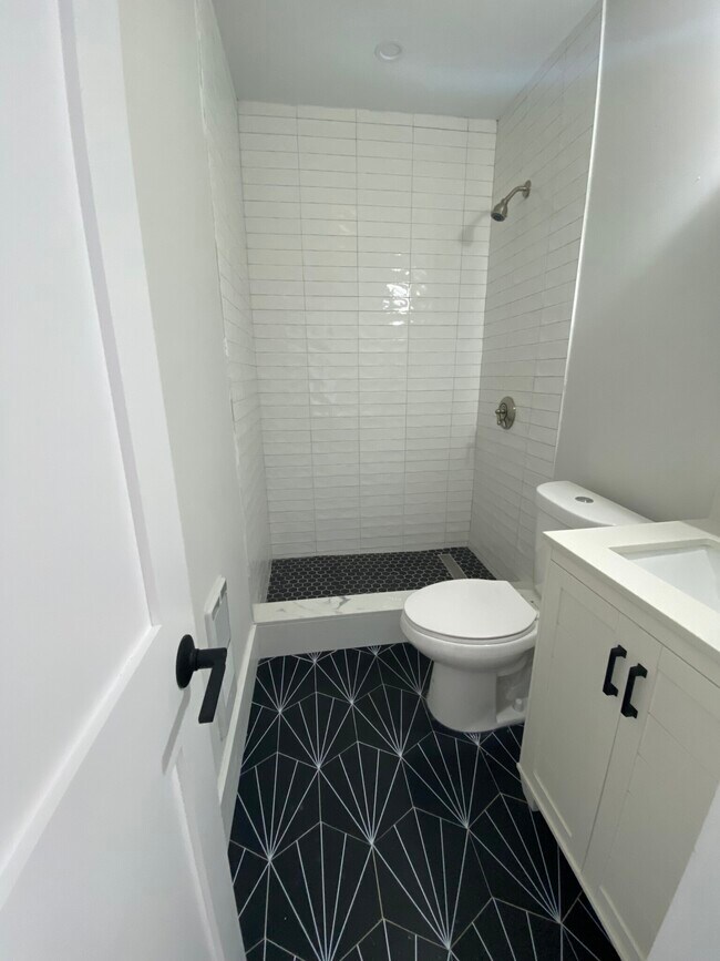 Building Photo - 152 Salem St