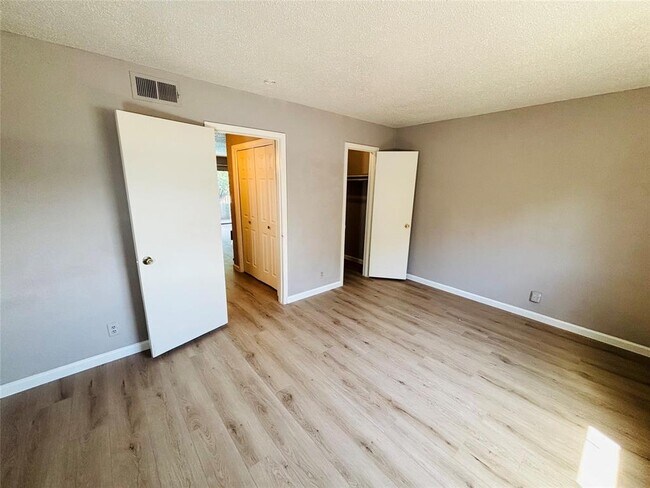 Building Photo - 2600 Penny Ln