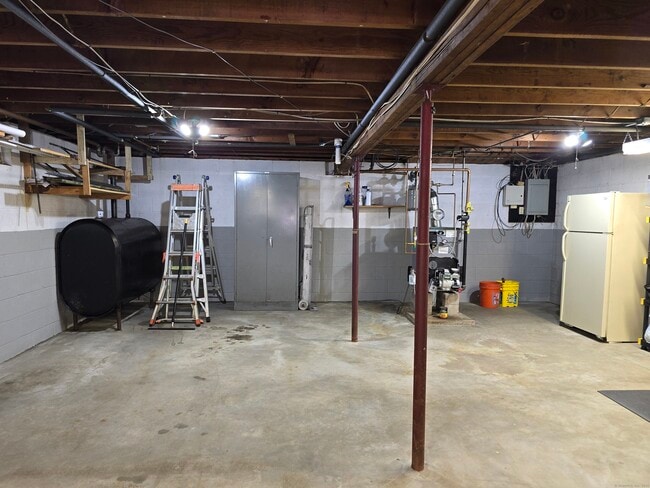 Building Photo - 58 Old Hawleyville Rd
