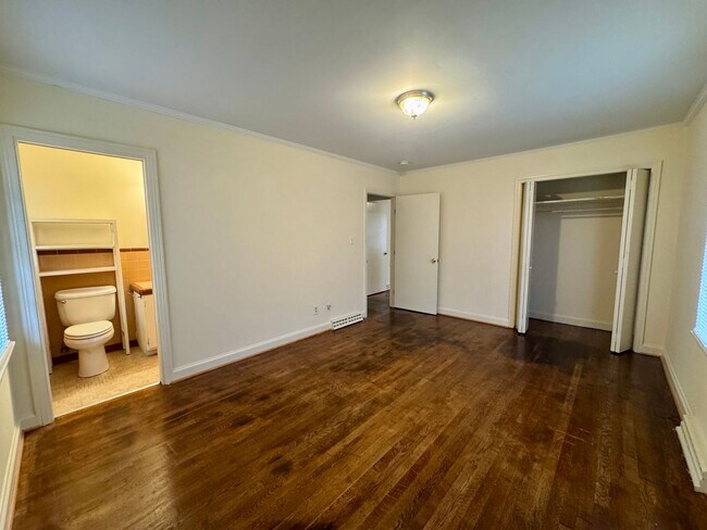 Building Photo - Move-in Ready!