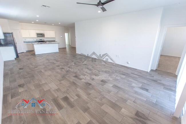 Building Photo - 1330 W Hess Ave