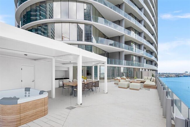 Building Photo - 300 Biscayne Blvd Way