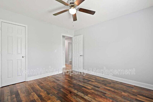 Building Photo - 313 Clearwater Dr