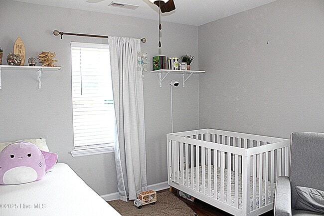Building Photo - 215 Breakwater Dr