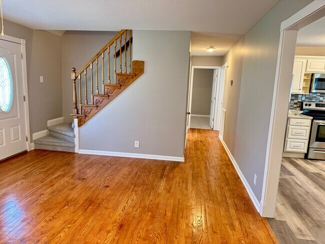 Building Photo - Convenient location! Cute 4 Bed 2 Bath hom...