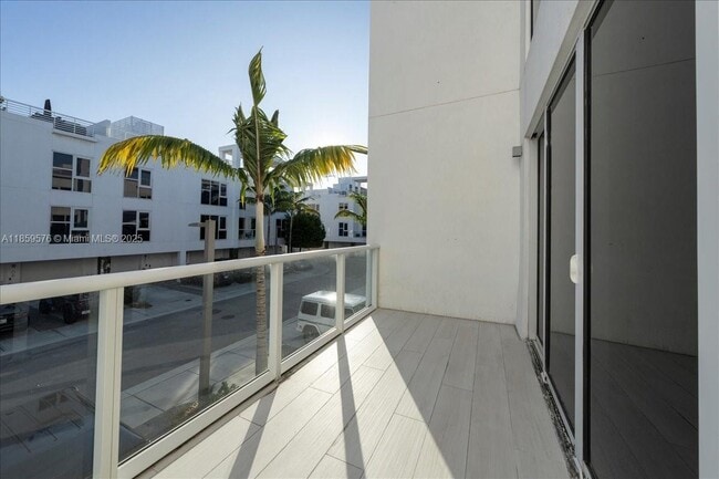 Building Photo - 455 NE 39th St