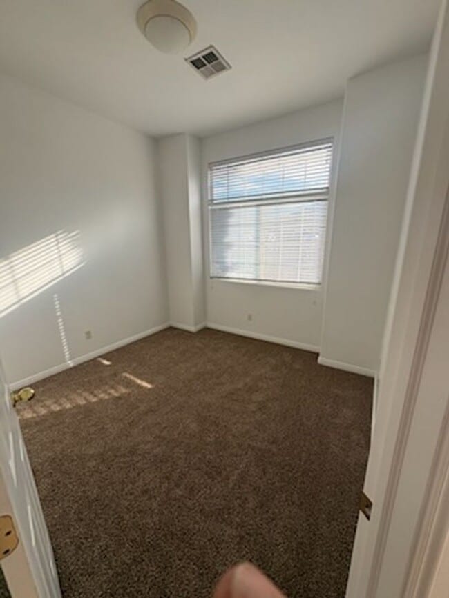 Building Photo - 3 Bedroom Townhome At Sky Ridge Community In Hurricane