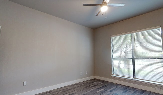 Building Photo - 1 Bedroom Beauty – Get Up to $750 Off Move...