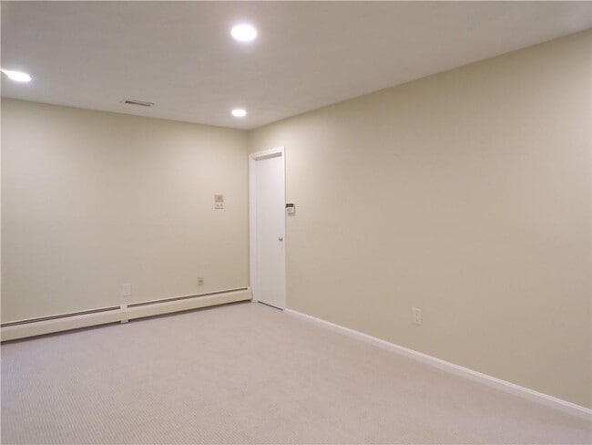 Building Photo - 144 Edaville Ct