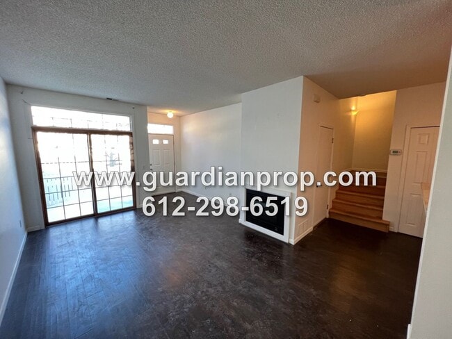 Building Photo - Woodbury Townhouse Available Now, Updated ...