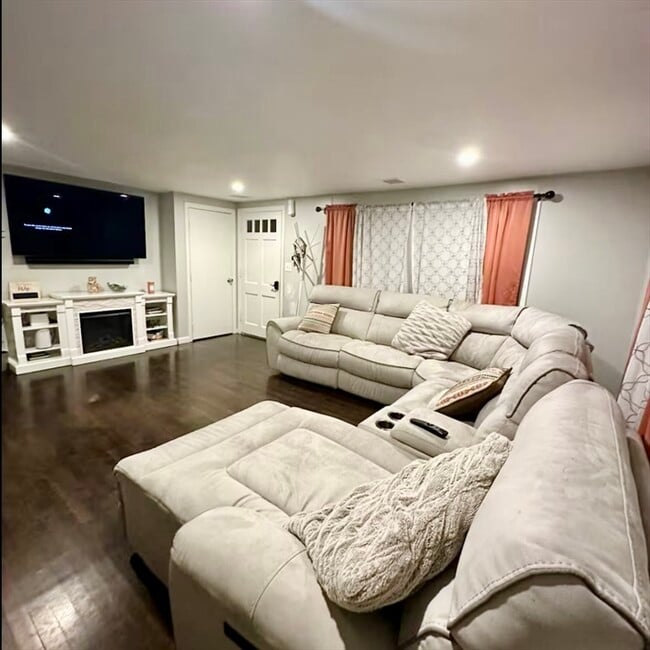 Building Photo - 29 Fresh Pond Cir