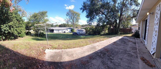 Building Photo - 3/2/2 Home in Silver Spring Shores