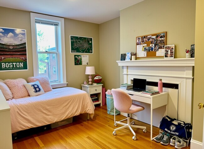 Building Photo - 74 Egmont St