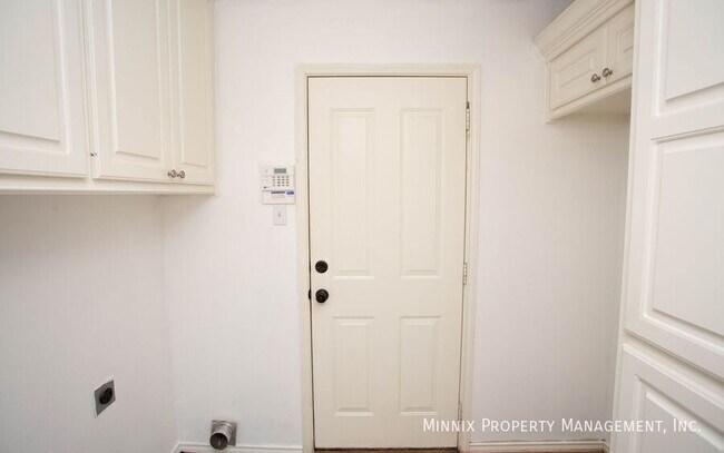 Building Photo - 3305 103rd St