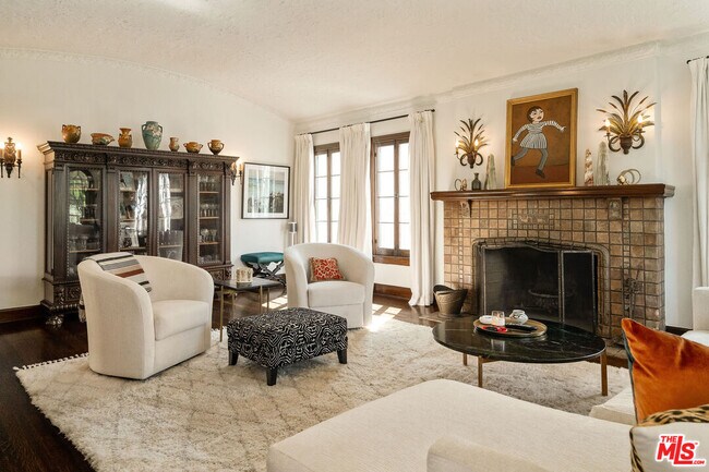 Building Photo - 144 S Orange Dr