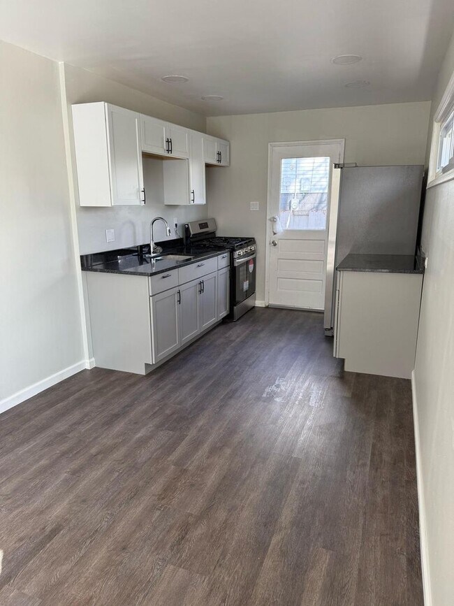 Building Photo - Great 4BR, 1 1/2BA Single Family Home in Penn Hills