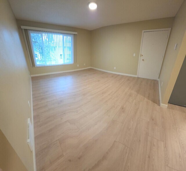 Building Photo - 5055 SW Menlo Dr