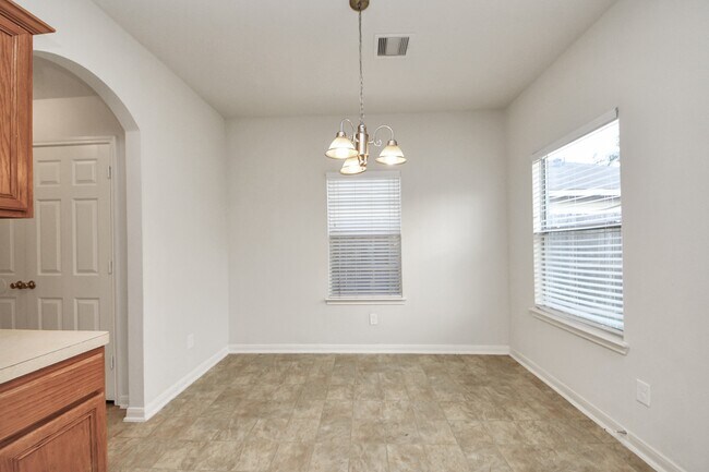 Building Photo - 6702 Albion Cresent Dr