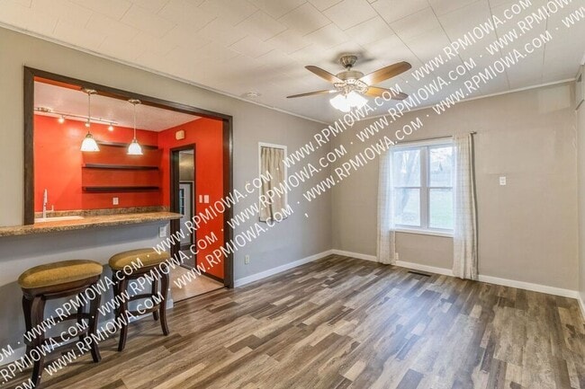 Building Photo - 1112 Main St