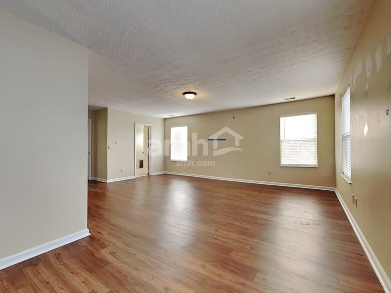 Building Photo - 25 Thorne Hill Dr