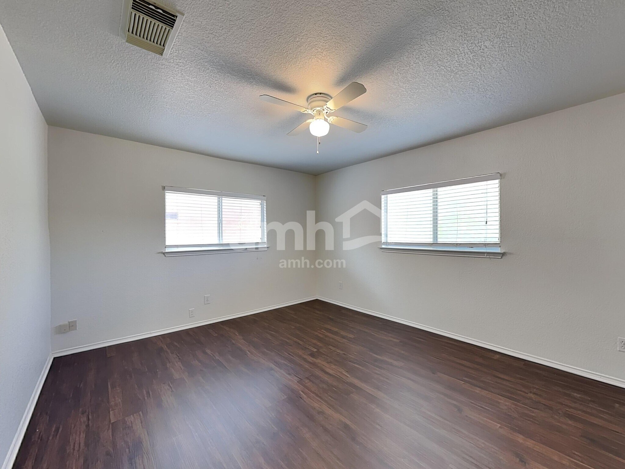 Building Photo - 10423 Manor Crk