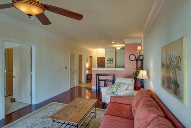 Building Photo - Luxury  1Br 1Ba Condo in Arboretum