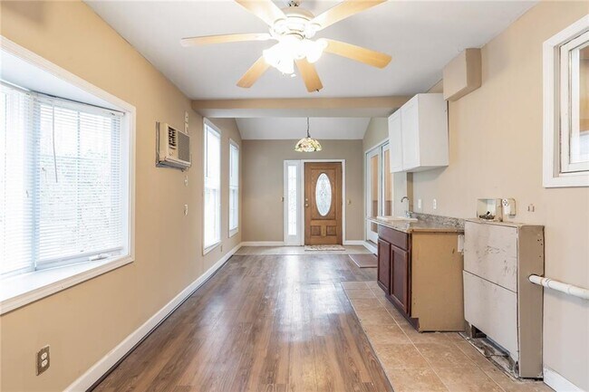 Building Photo - 131 Arrowood Ln