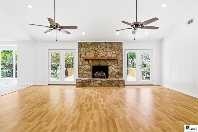 Building Photo - 203 Dupont Dr