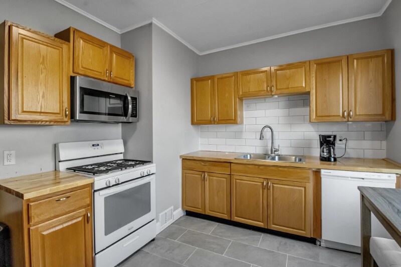 Building Photo - 580 Potomac Ave