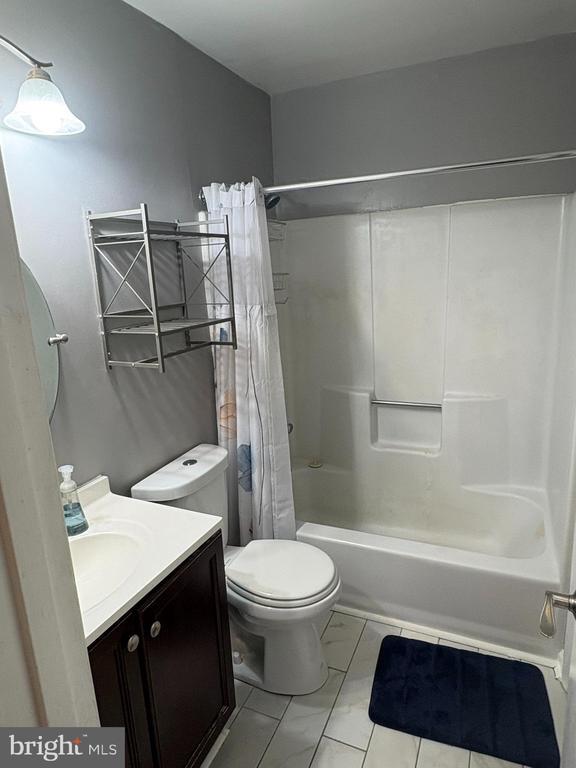 Building Photo - 3810 Glenview Terrace