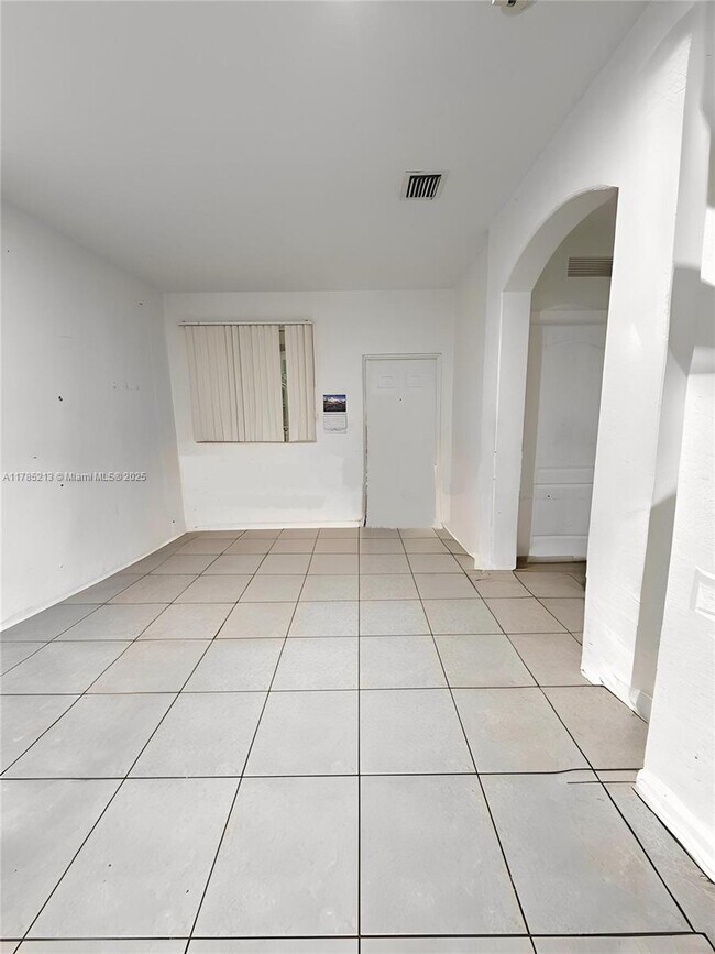 Building Photo - 1666 SE 27th Ct