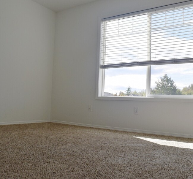Building Photo - Beautiful, 3 Bed 1.5 Bath Home In Willamet...