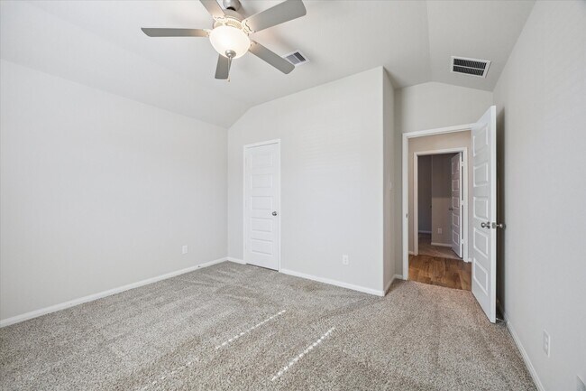 Building Photo - 10008 Deussen Ln