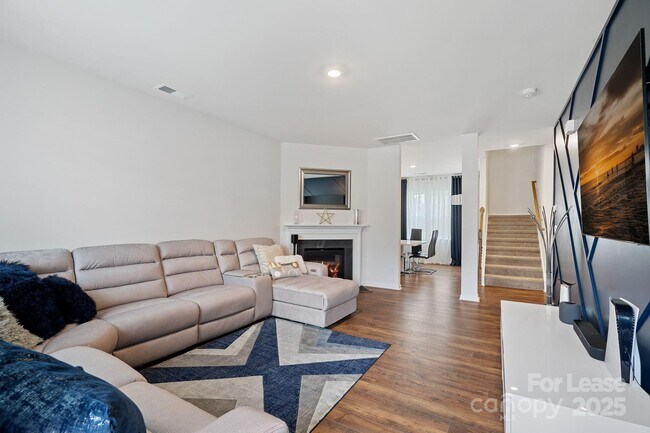Building Photo - 136 Sequoia Frst Dr