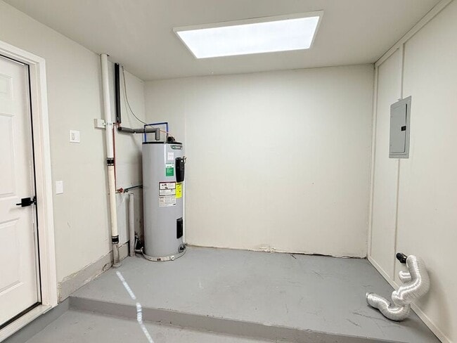 Building Photo - 6509 Julia Dr