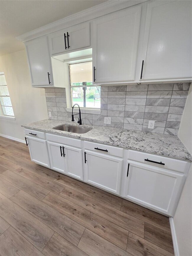 Building Photo - 1025 Terra Alta Dr
