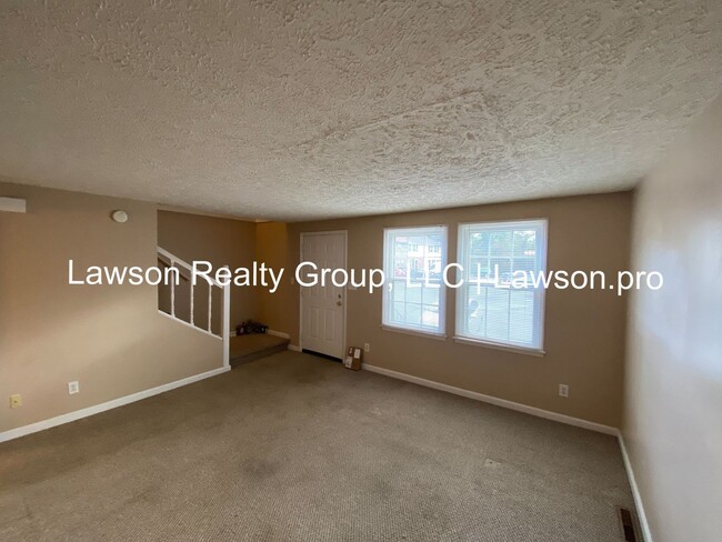 Building Photo - Charming Salem Townhome
