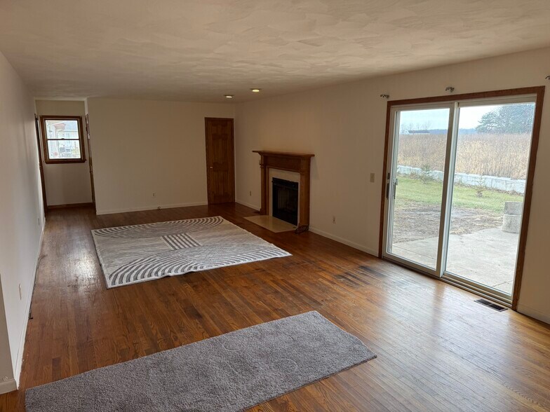 Building Photo - 8821 Sams Dr